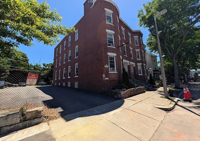 Listing Photo 4 - Condo for sale in building located at 140-142 Blue Hl Ave, Boston, MA 02125