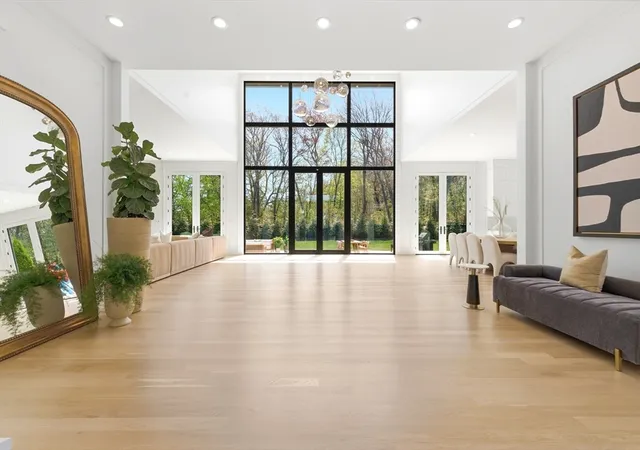 4th image of 33 Sears Rd, Brookline, MA 02445 | MLS# 73537408
