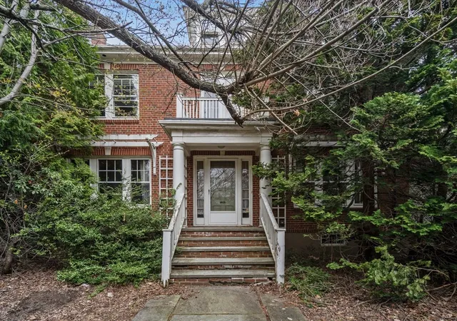 Photo 1 of Sale Pending at 10 Stoneleigh Cir, Watertown, MA 02472 | MLS# 73507277 | Listing updated on 2026-05-06