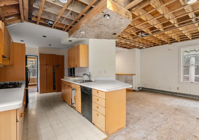 Photo 4 of Sale Pending at 10 Stoneleigh Cir, Watertown, MA 02472 | MLS# 73507277 | Listing updated on 2026-05-06