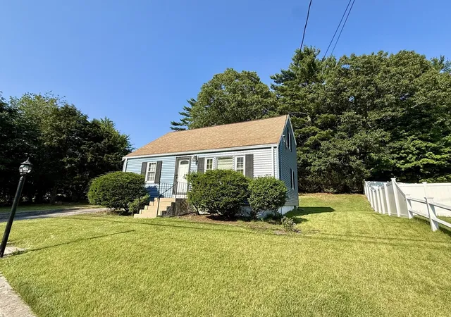 Homes for sale in Avon, MA | 12 Hendricks St, Avon, MA 02322 | MLS# 73546067