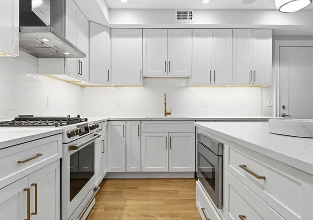 Listing Photo 4 - Condo for sale in 40 Westmoreland St Condominium located at 40 Westmoreland St, Boston, MA 02124 - Unit #5