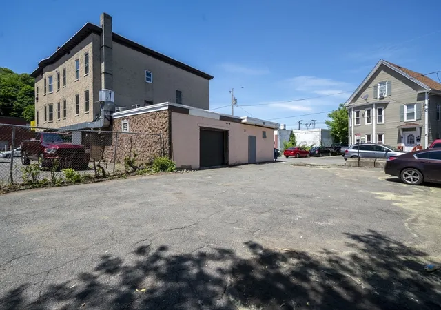 2nd image of 135 Lafayette Sq, Haverhill, MA 01832 | MLS# 73537674