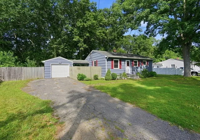 24th image of 300 Newhouse St, Springfield, MA 01118 | MLS# 73557115