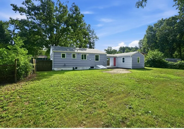 2nd image of 300 Newhouse St, Springfield, MA 01118 | MLS# 73557115