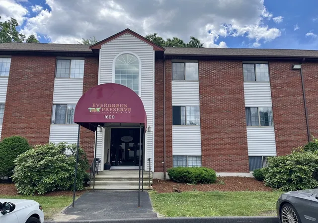 Homes for sale in Lowell, MA | 1600 Skyline Dr #6, Lowell, MA 01854 | MLS# 73538402