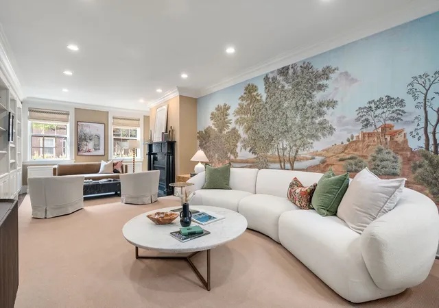 Photo 3 of Sale Pending at 5 Charles River Sq, Boston, MA 02114 | MLS# 73566279 | Listing updated on 2026-08-26