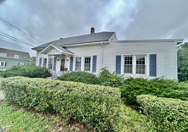 11th image of 556 Brayton Ave, Somerset, MA 02726 | MLS# 73558011