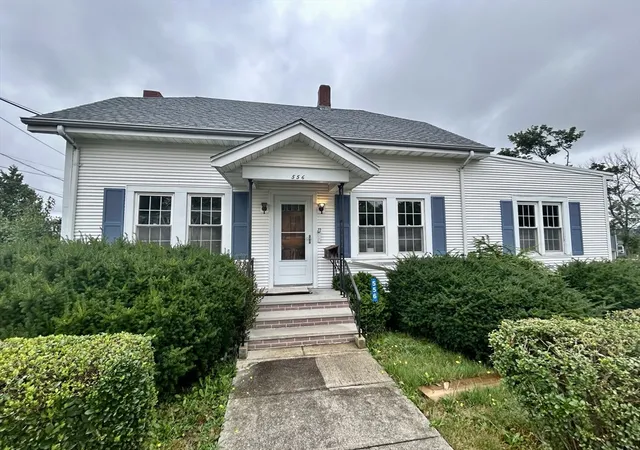 1st image of 556 Brayton Ave, Somerset, MA 02726 | MLS# 73558011