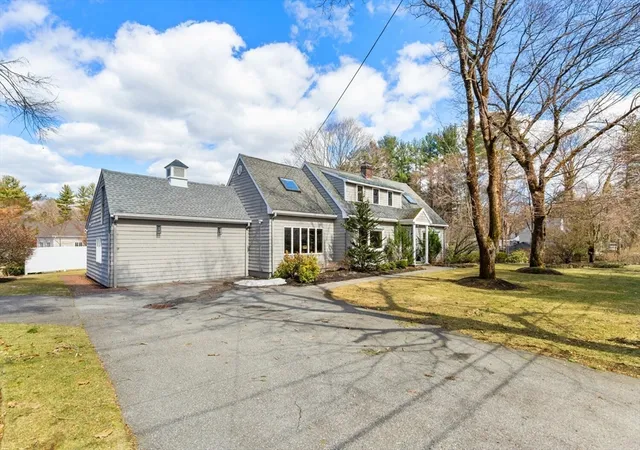 Homes for sale in Lynnfield, MA | 319 Lowell St, Lynnfield, MA 01940 | MLS# 73496547
