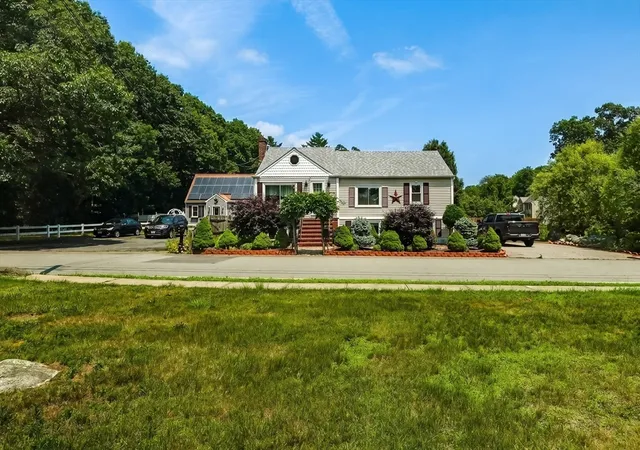3rd image of 134 Bismark St, New Bedford, MA 02745 | MLS# 73548194