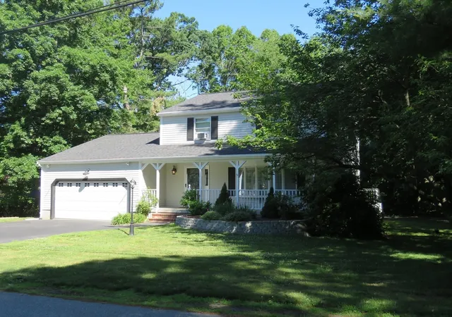 Homes for sale in Stoughton, MA | 14 Willow St, Stoughton, MA 02072 | MLS# 73538193