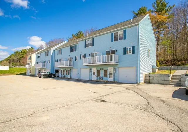 Homes for sale in Gardner, MA | 61 Century Wy, Gardner, MA 01440