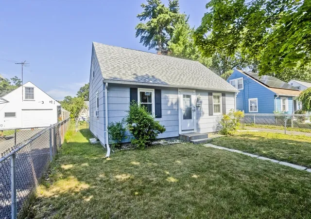 Photo 2 of Sale Pending at 39 Seymour Ave, Springfield, MA 01109 | MLS# 73554349 | Listing updated on 2026-09-03