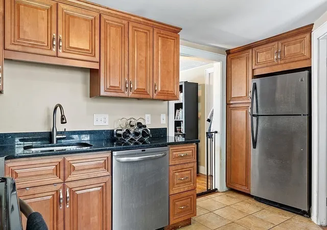 3rd image of 15-17 Stirling St, Andover, MA 01810 | MLS# 73517473