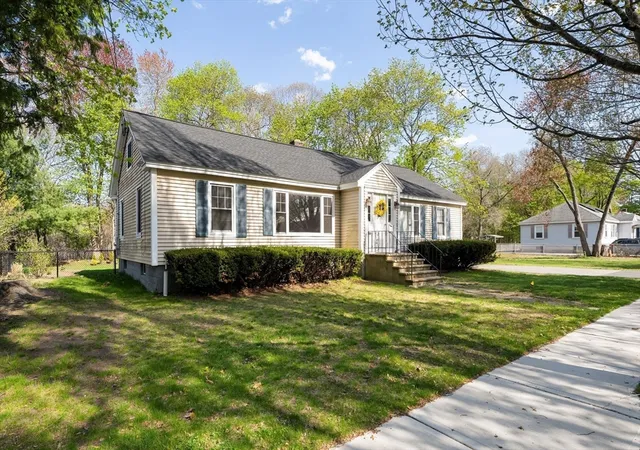 5th image of 15-17 Stirling St, Andover, MA 01810 | MLS# 73517473