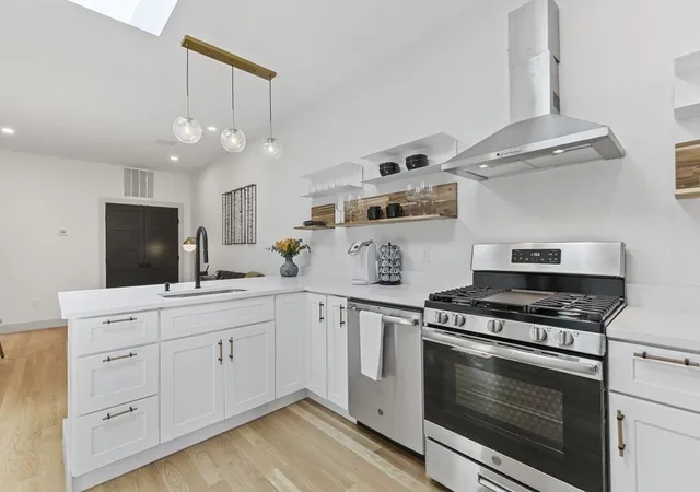 4th image of 43 Wordsworth St, Boston, MA 02128