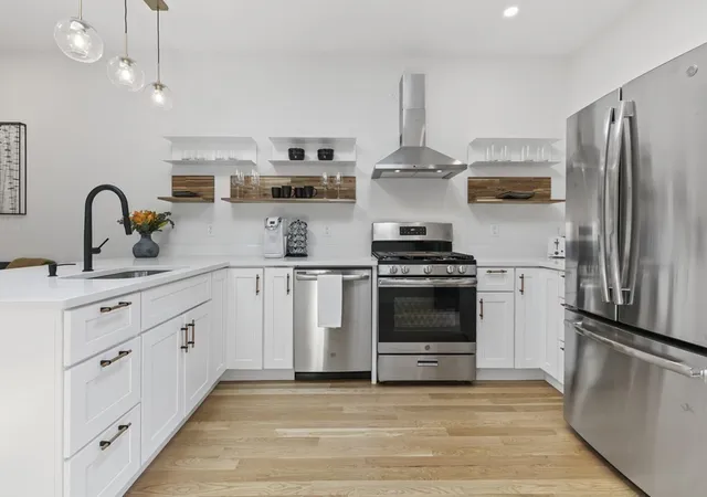 5th image of 43 Wordsworth St, Boston, MA 02128