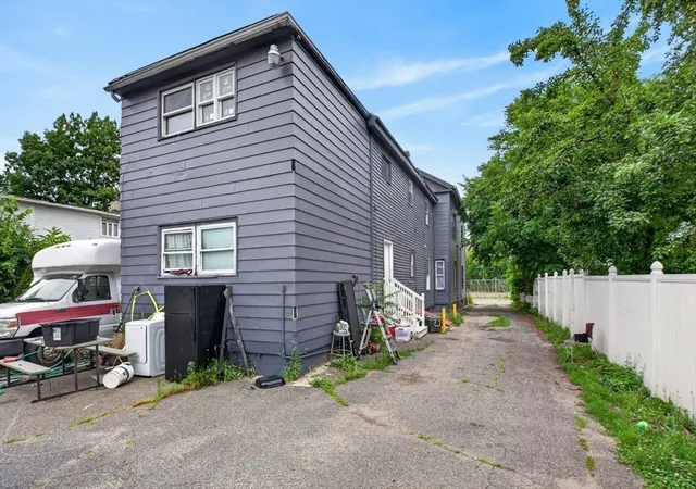 Listing Photo 2 - Condo for sale in building located at 243 Central St, Springfield, MA 01105