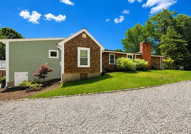 1st image of 978 Main St, Hanover, MA 02339 | MLS# 73552419
