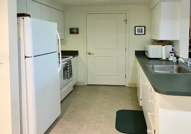 Homes for sale in Hudson, MA | 250 Main Street #204, Hudson, MA 01749 | MLS# 73521174
