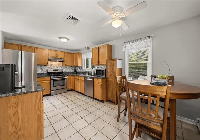 3rd image of 635 Dighton Ave, Taunton, MA 02780 | MLS# 73564897
