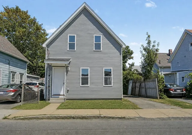 1st image of 85 Middle St, Fairhaven, MA 02719 | MLS# 73561614