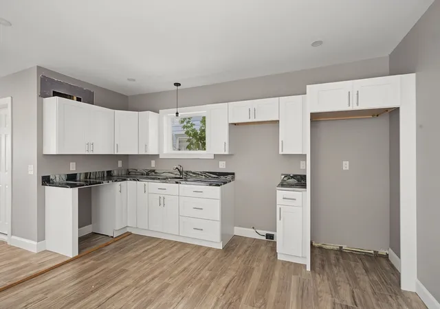 2nd image of 85 Middle St, Fairhaven, MA 02719 | MLS# 73561614