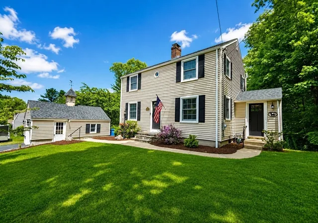 Homes for sale in Wrentham, MA | 28 Park St, Wrentham, MA 02093 | MLS# 73525444