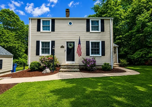 Homes for sale in Wrentham, MA | 28 Park St, Wrentham, MA 02093 | MLS# 73525444