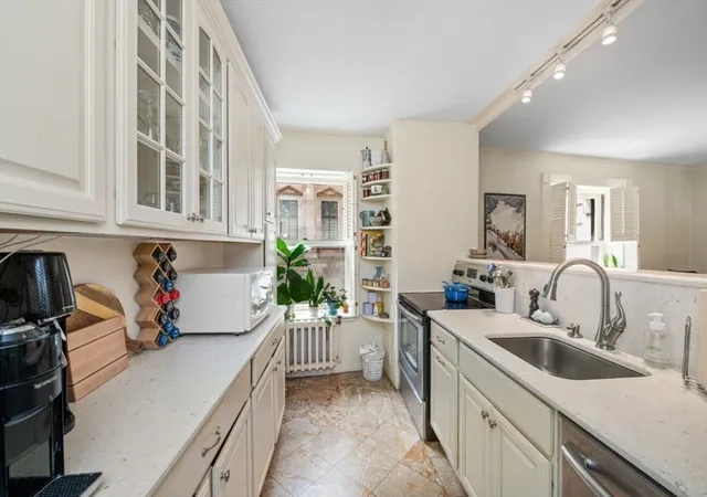 Homes for sale in Boston, MA | 21 Beacon Street #2E, Boston, MA 02108 | MLS# 73545856