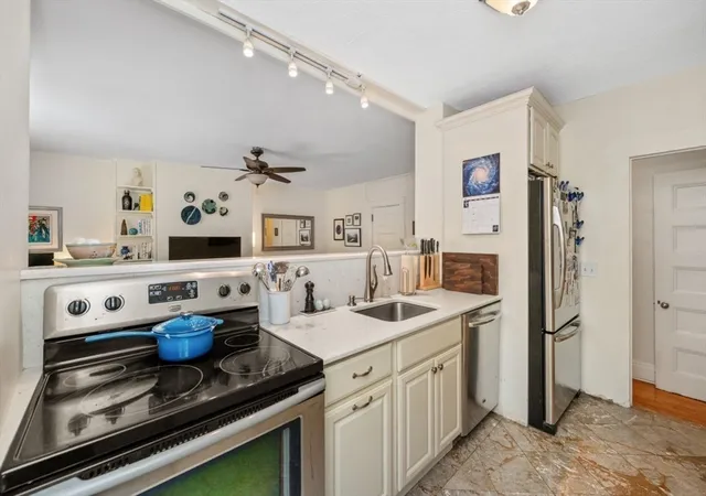 Homes for sale in Boston, MA | 21 Beacon Street #2E, Boston, MA 02108 | MLS# 73545856