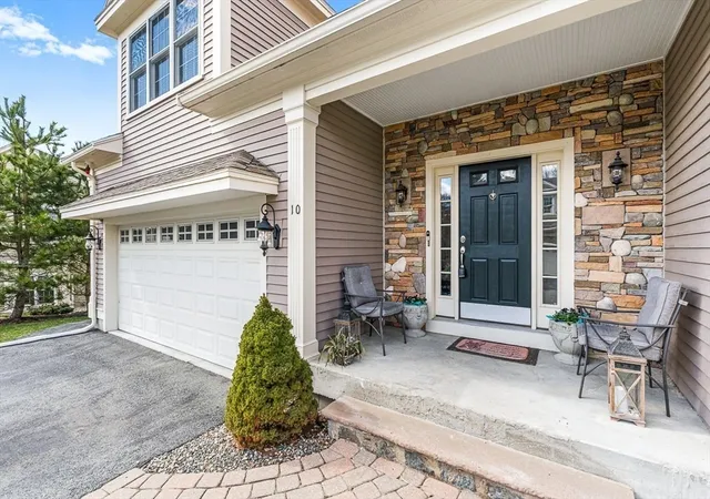 3rd image of 10 White Cedar Dr #10, Middleton, MA 01949 | MLS# 73498106