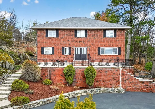 Homes for sale in Saugus, MA | 12 Parkway Dr, Saugus, MA 01906 | MLS# 73497854