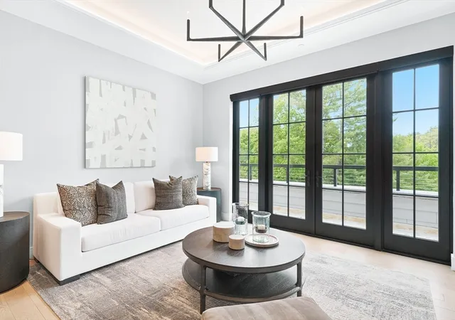 3rd image of 148 Weston Rd, Wellesley, MA 02482