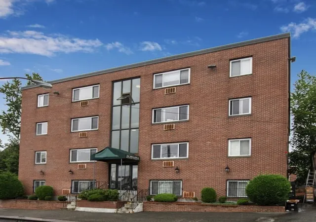 1st image of 326 Broadway #15, Somerville, MA 02145 | MLS# 73558367