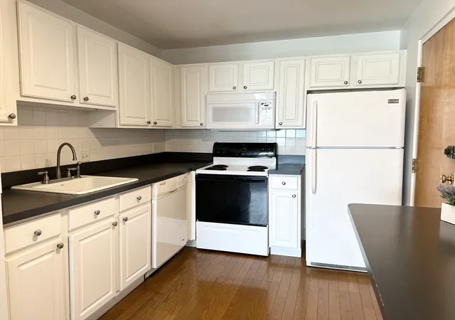 3rd image of 326 Broadway #15, Somerville, MA 02145 | MLS# 73558367