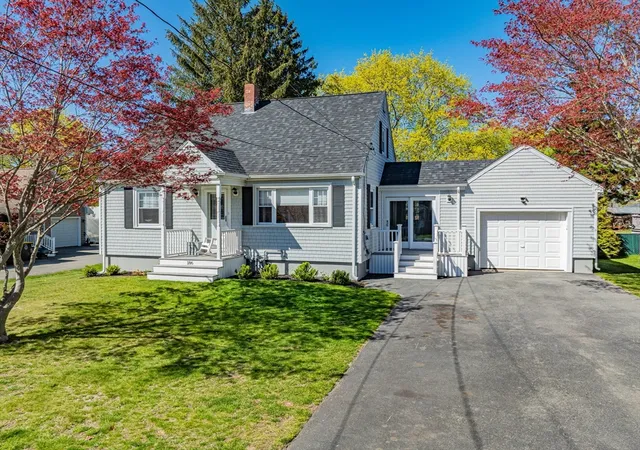 Homes for sale in Somerset, MA | 186 Compos St, Somerset, MA 02726 | MLS# 73509725