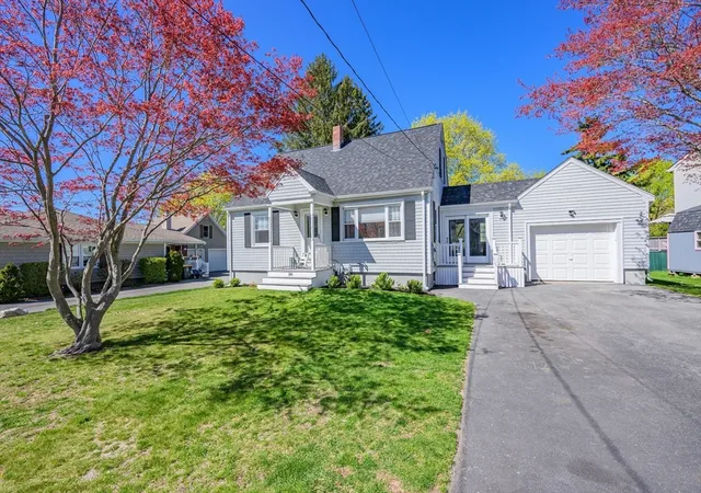 Homes for sale in Somerset, MA | 186 Compos St, Somerset, MA 02726 | MLS# 73509725