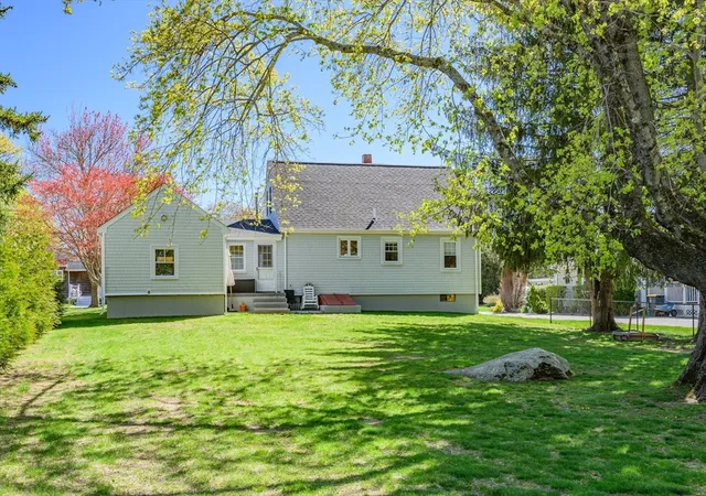 Homes for sale in Somerset, MA | 186 Compos St, Somerset, MA 02726 | MLS# 73509725