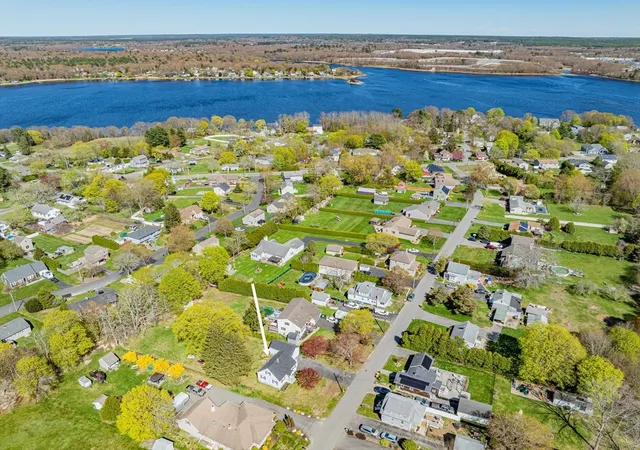 Homes for sale in Somerset, MA | 186 Compos St, Somerset, MA 02726 | MLS# 73509725
