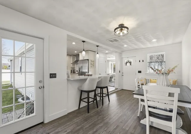4th image of 512 Central Avenue, Seekonk, MA 02771 | MLS# 73558154