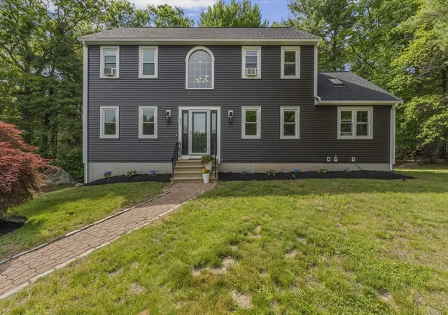 Homes for sale in Uxbridge, MA | 42 Brookside Dr, Uxbridge, MA 01569 | MLS# 73540637