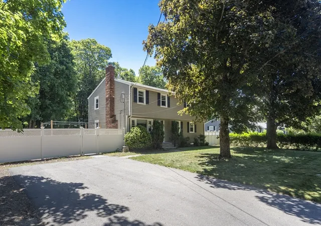 Homes for sale in North Attleboro, MA | 257 Elmwood St, North Attleboro, MA 02760 | MLS# 73536891