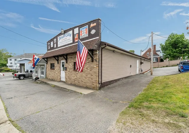 3rd image of 202-204 Pinehurst Ave, Swansea, MA 02777 | MLS# 73524766