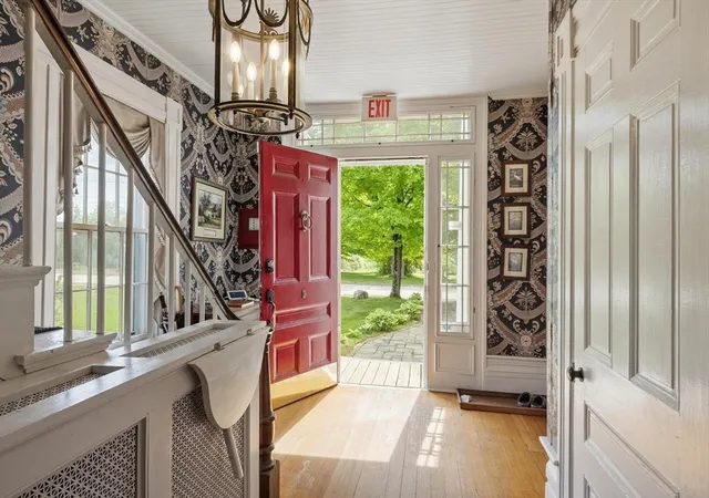 5th image of 19 N Main St, Petersham, MA 01366 | MLS# 73528747