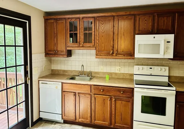 5th image of 152 Forest Street, Franklin, MA 02038 | MLS# 73551370