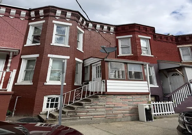 Homes for sale in Holyoke, MA | 97 Newton St, Holyoke, MA 01040 | MLS# 73537915