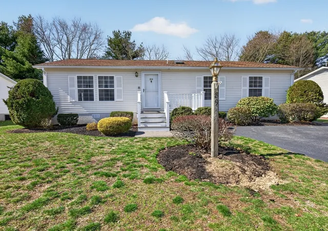 Homes for sale in Bridgewater, MA | 89 Trailwood Dr, Bridgewater, MA 02324 | MLS# 73500338