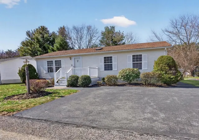 Homes for sale in Bridgewater, MA | 89 Trailwood Dr, Bridgewater, MA 02324 | MLS# 73500338